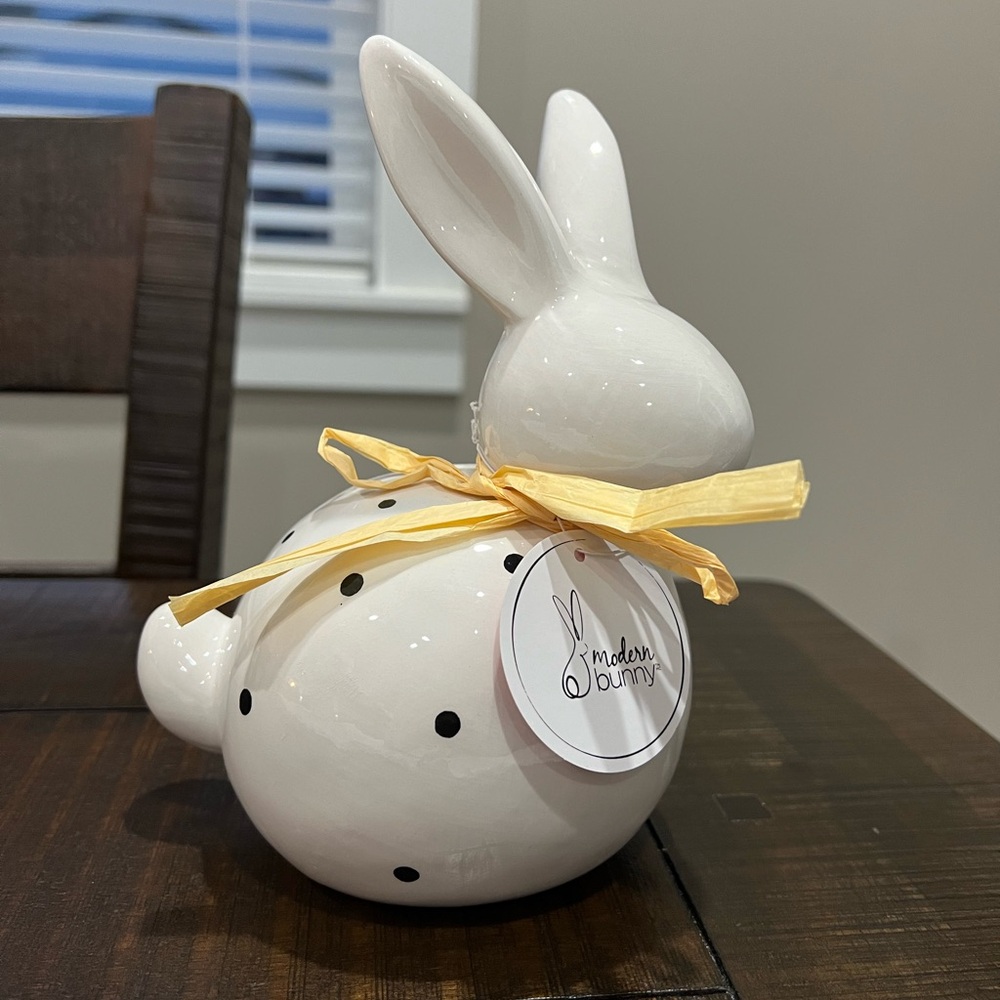 NWT Ceramic Polka Dot Bunny
